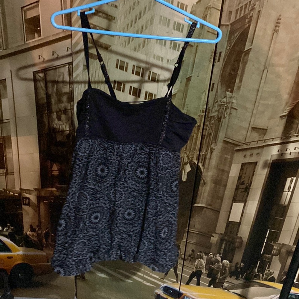 EUC woman’s size 4 (Ivivva by Lululemon) black and grey tank